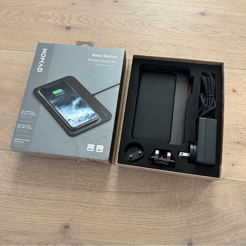 Nomad Black Base Station Charger